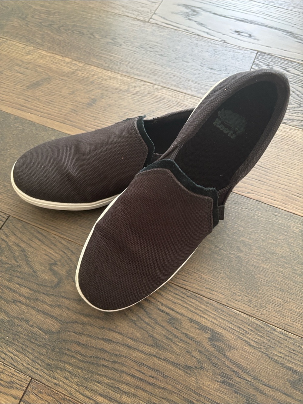 Roots Slip-On Canvas Shoes in Black